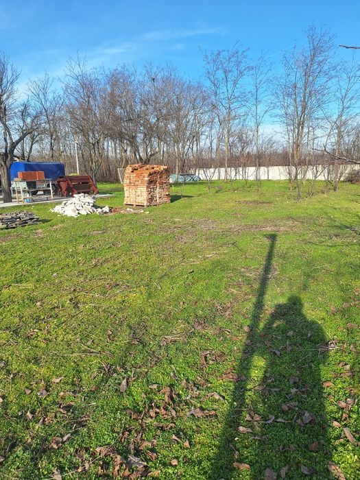 Casă și teren de vânzare
