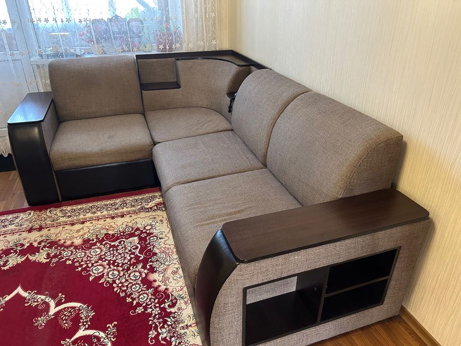 Продам диван (угловой)