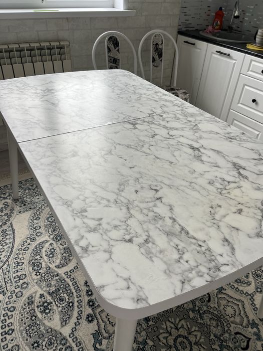 Продается Стол и стулья