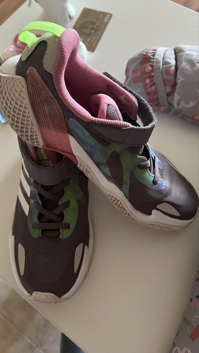 Adidas кроссовки для девочки новые 37 р