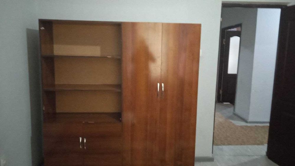 Shlaf yarmi kitobshkaf yarmi gardirop