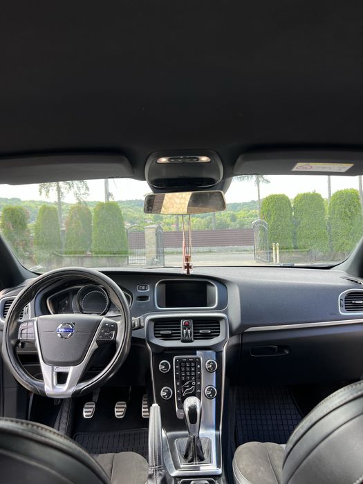 Volvo V40 R-Design