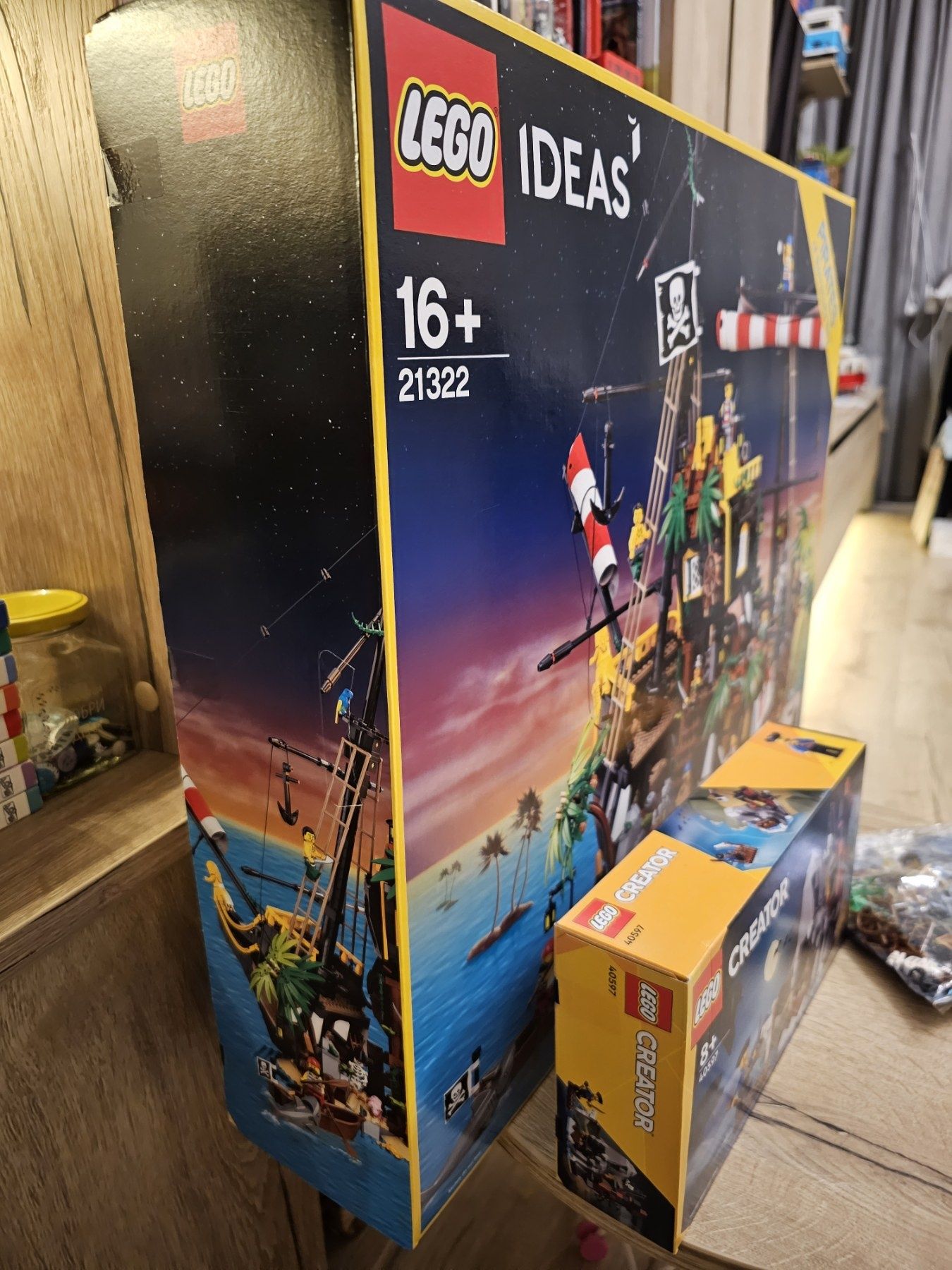 Комплект пирати Lego IDEAS 21322 и 40597 + Vip add on
