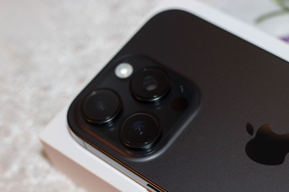 Vând iPhone 16 Pro - Stare PERFECTĂ (Ca Nou)