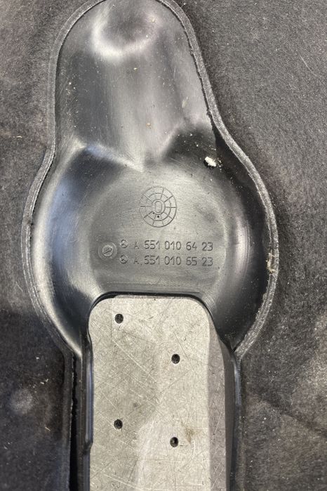 Capac motor A 651 010 64 23 Mercedes-Benz Sprinter a 3-a generatie 90