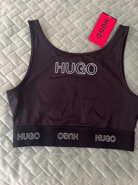 Ново бюстие Hugo