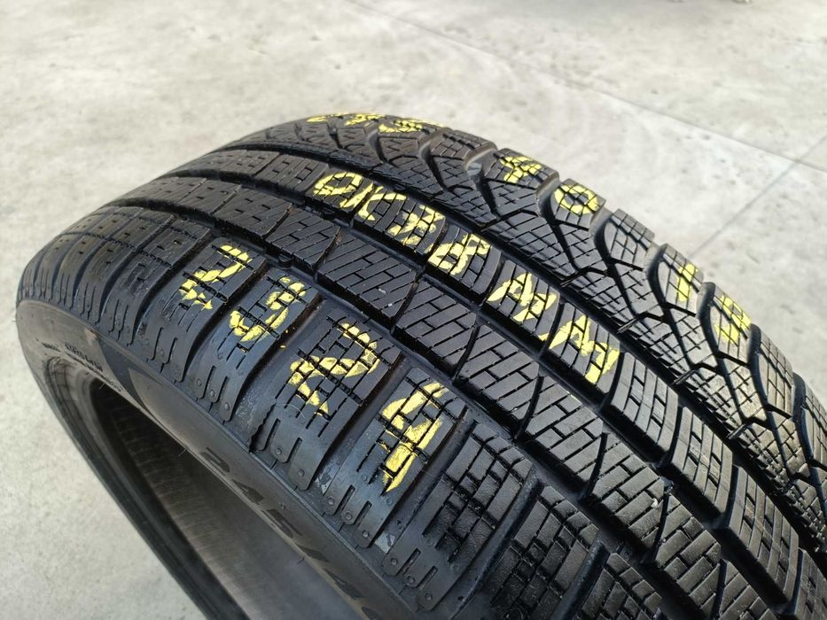 O anvelopa de iarna 245 40 19 pirelli p zero winter 7,8 mm dot 2324