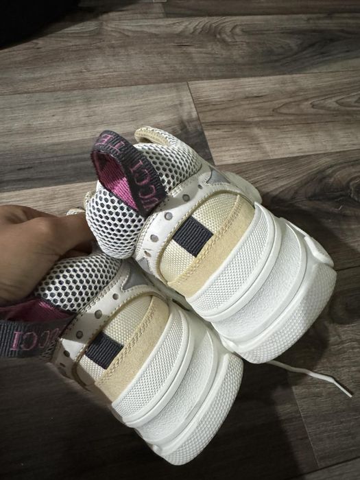 Geanta Chanel Boy, Pantofi Musette, Ghete Gucci