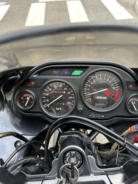 Kawasaki ZZR400 - 9200km