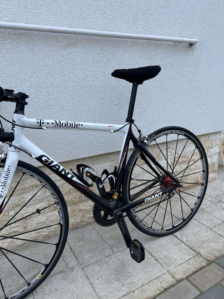 Vând Bicicletă Cursieră Giant Carbon – Ediție Limitată T-Mobile