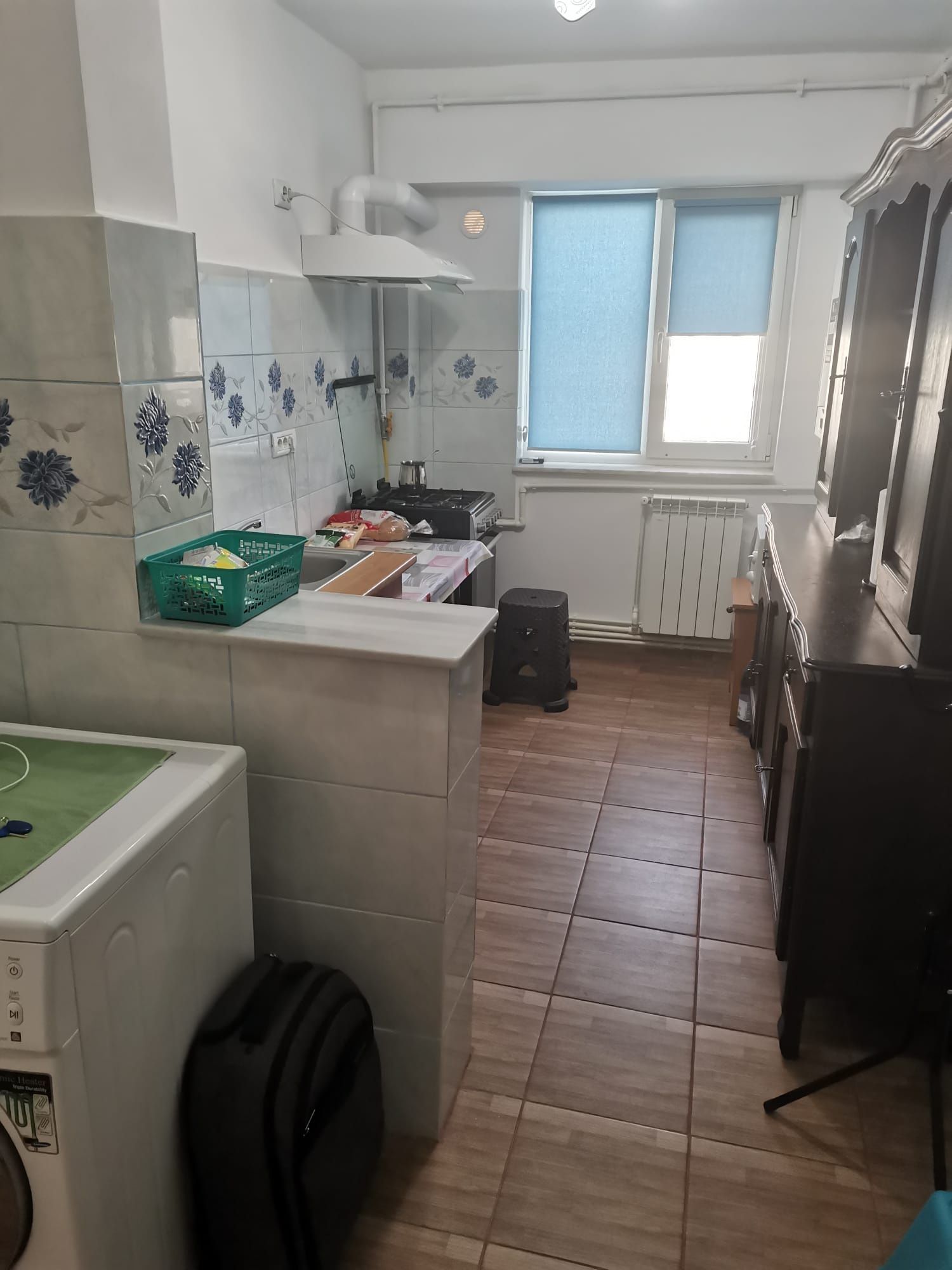 Închiriez apartament 3 camere