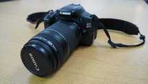 DSLR Canon EOS 600d plus două  obiective: 18-55 mm  și Canon 75-300 mm