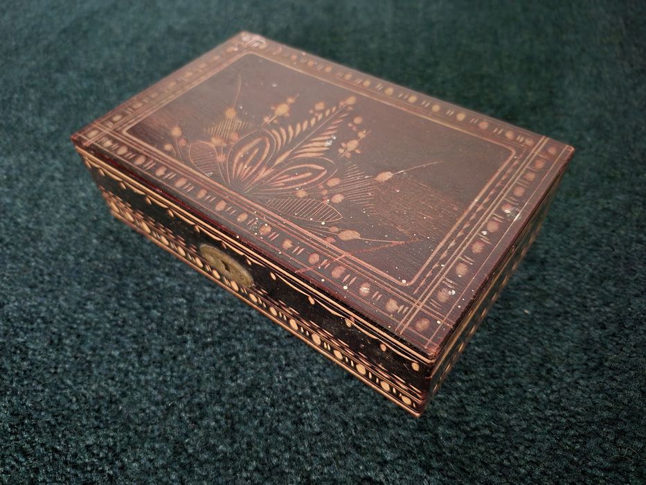 Vând Cutie depozitat bijuteri lemn Model artizanat scluptat de mesteri