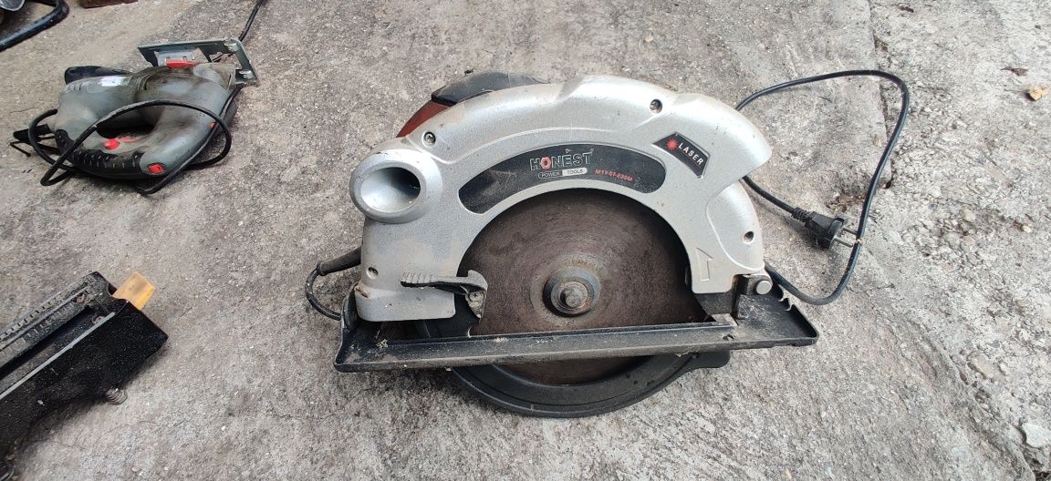 Fierăstrău circular de mână 1800 W, disc 235mm, laser, bobinaj cupru –