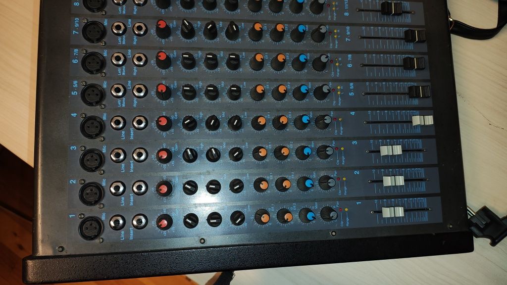 Zeck Power desk PD 8/12 ( mixer cu putere )