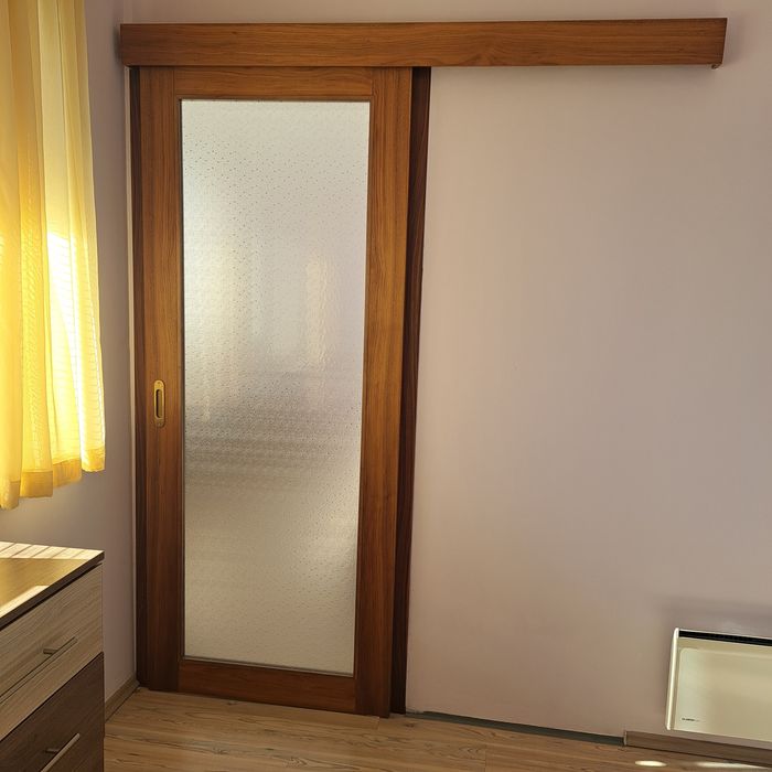 Плъзгаща интериорна врата