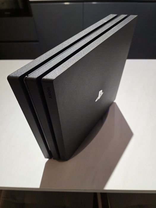 Vand PlayStation 4 Pro 1TB