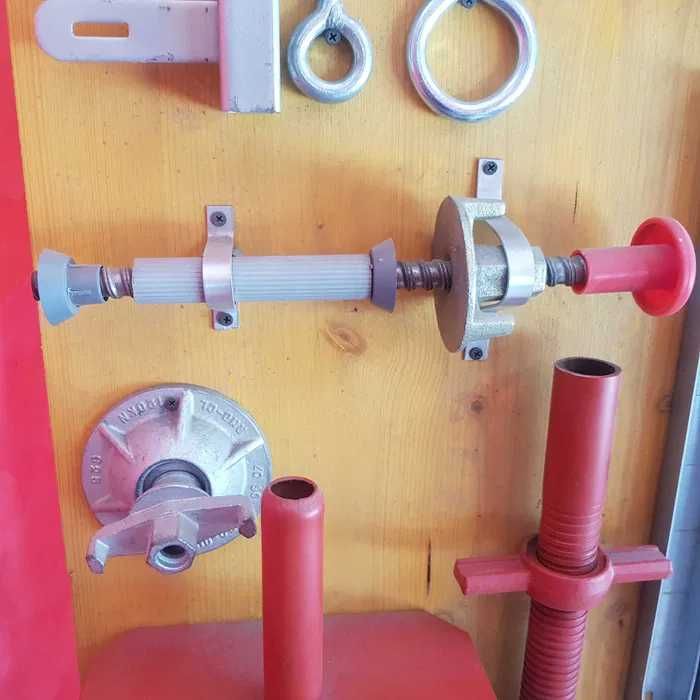 Distantier pentru cofraje de tip tub, con, dop