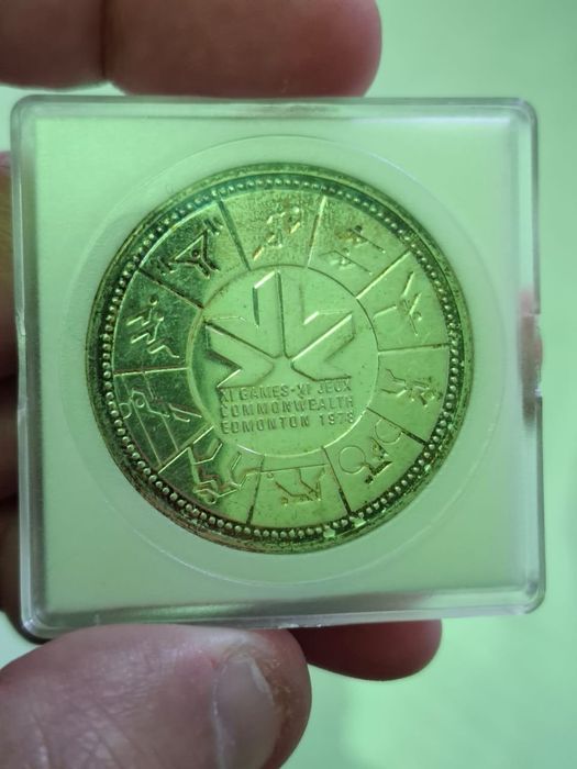 Канада 1 доллар.