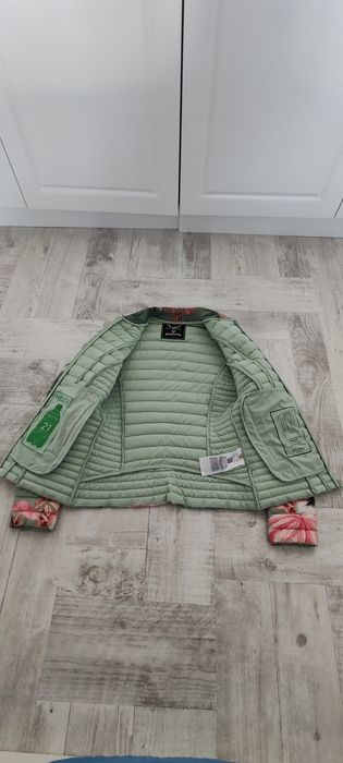 Дамско яке Guess