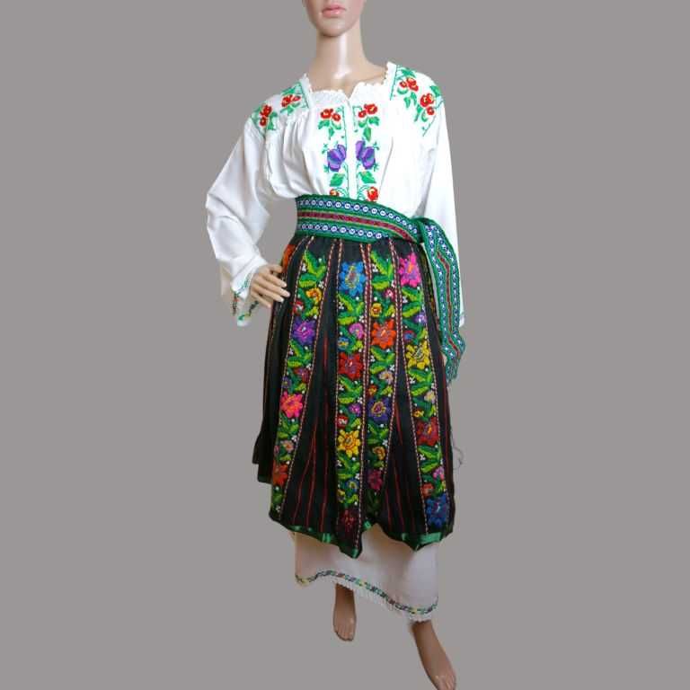 Costum popular oltenesc , port popular vechi superb M-L