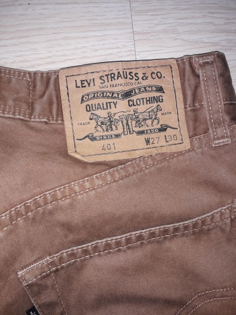 Фирменные джинсы Levi's 401 размер 27/30