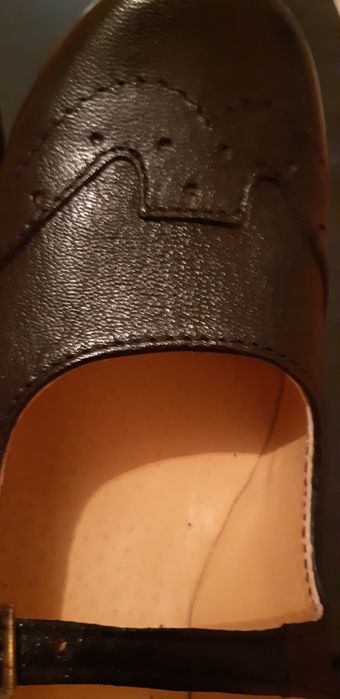 Нови обувки от естествена кожа