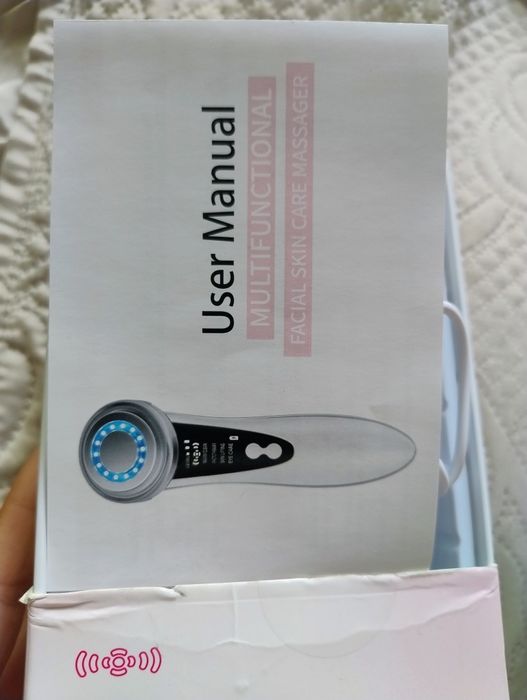 Мултифункционален масажор за лице нов