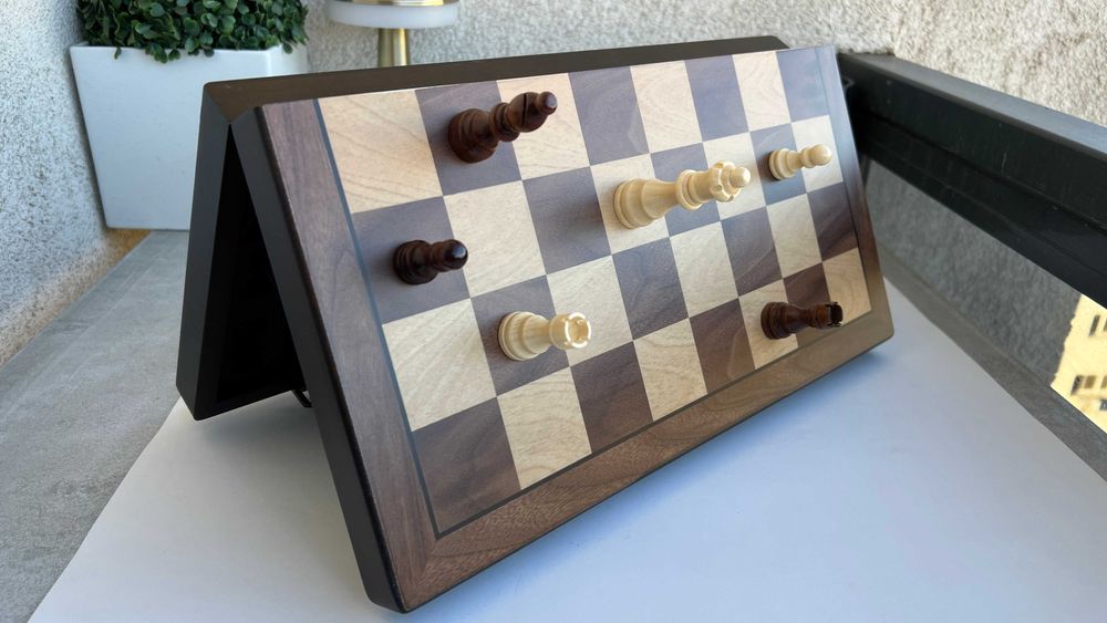 Tabla de sah magnetica pliabila si portabila din lemn