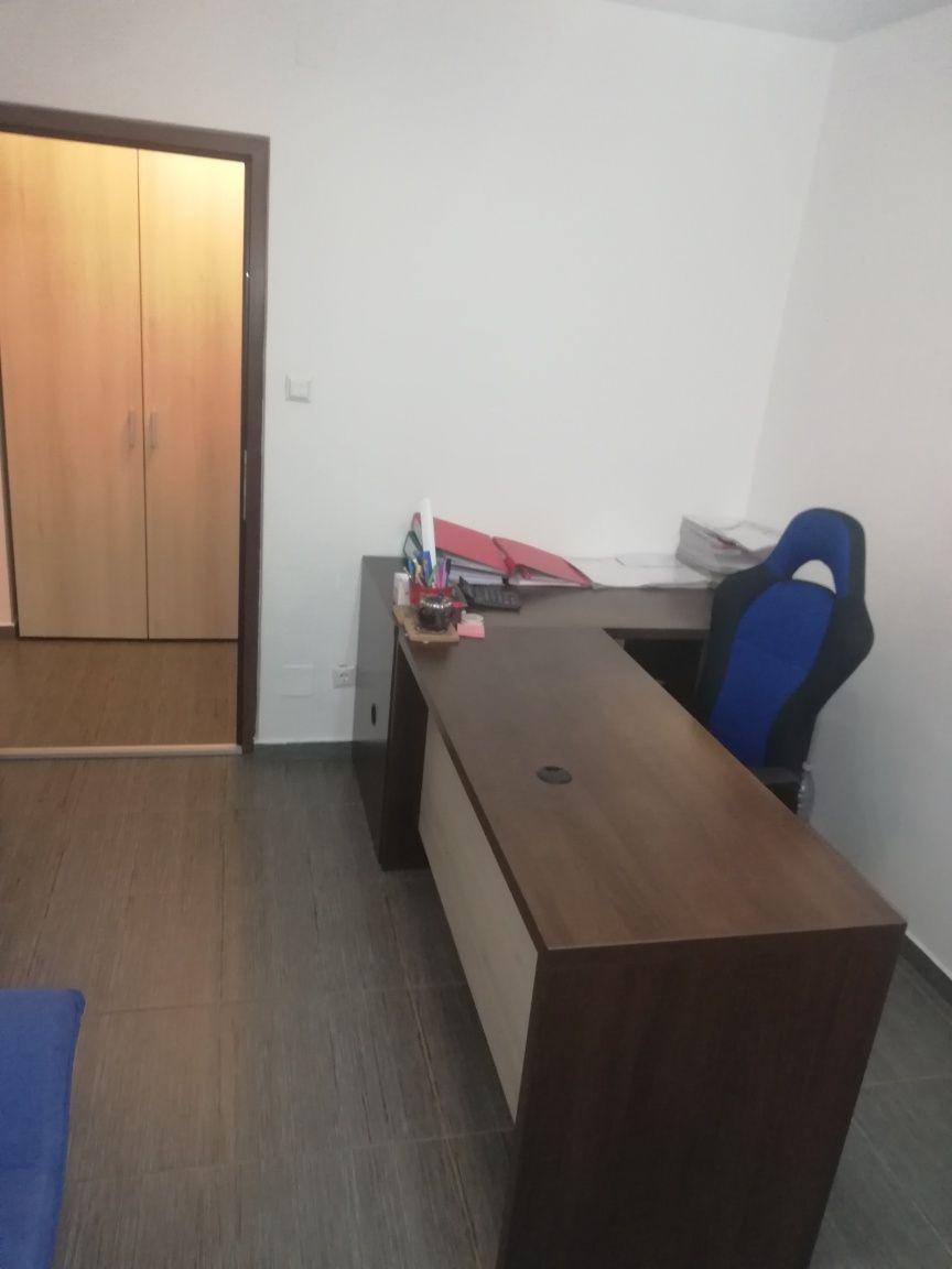 Închiriez birou / manichiura / cosmetica office sharing Micalac