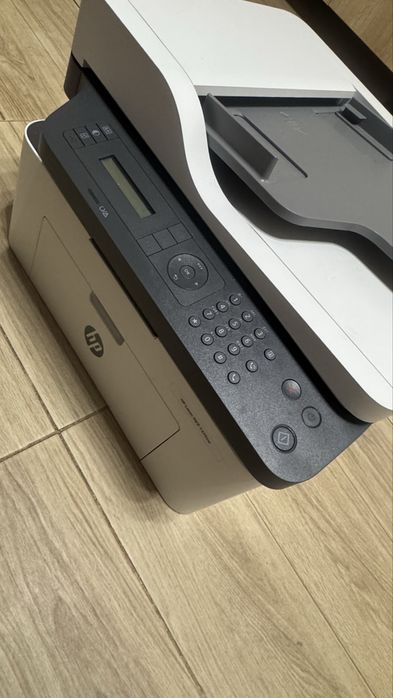 Продам принтер HP Laser MFP 137fnw