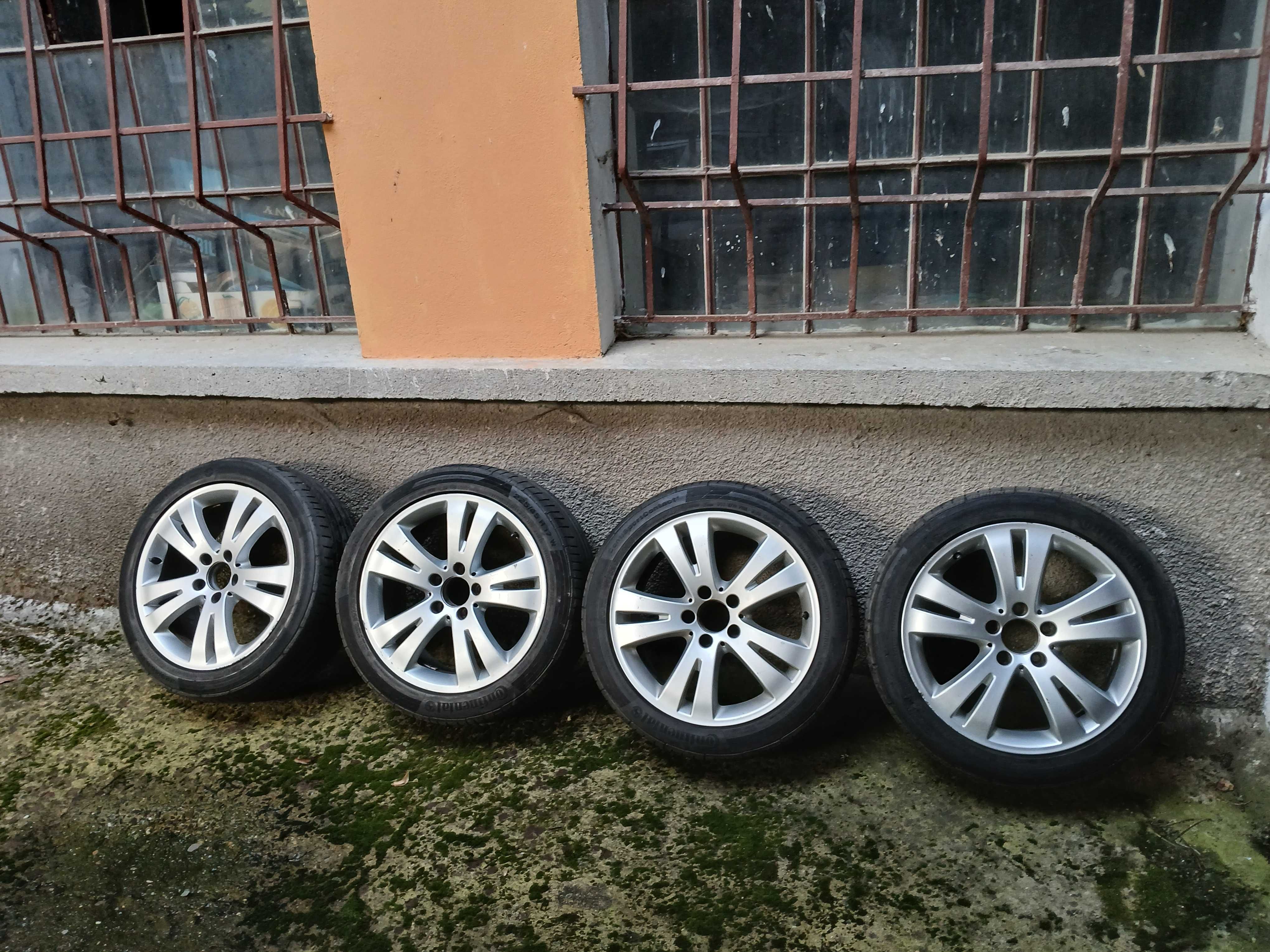 Продавам джанти с гуми за Мерцедес с р-ри 225/45/17