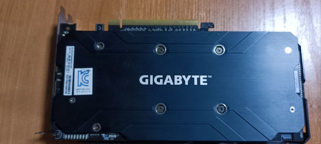Видеокарта Radeon RX570 4Gb от Gigabyte