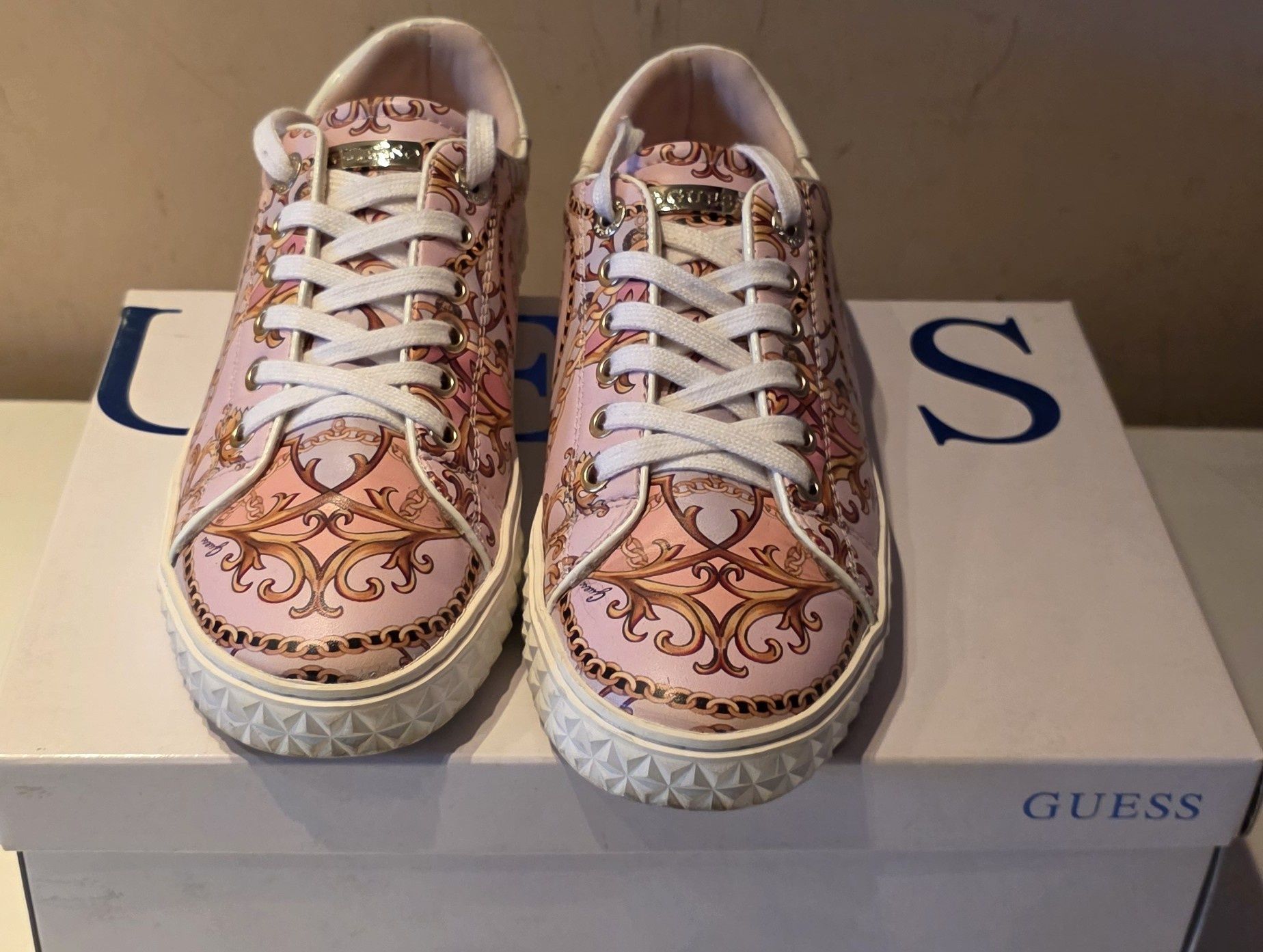 Спортни обувки Guess