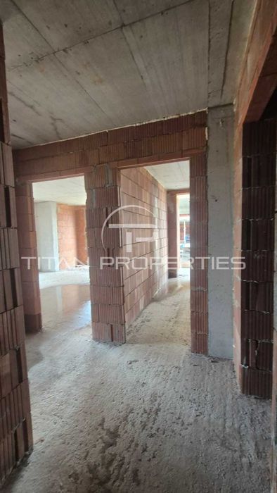 Тристаен апартамент Христо Смирненски