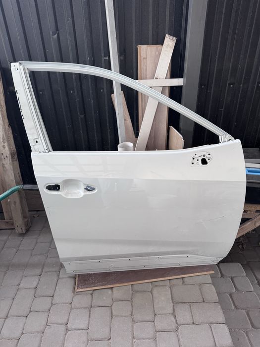 Продам б/у Дверь на RAV 4 2025 года