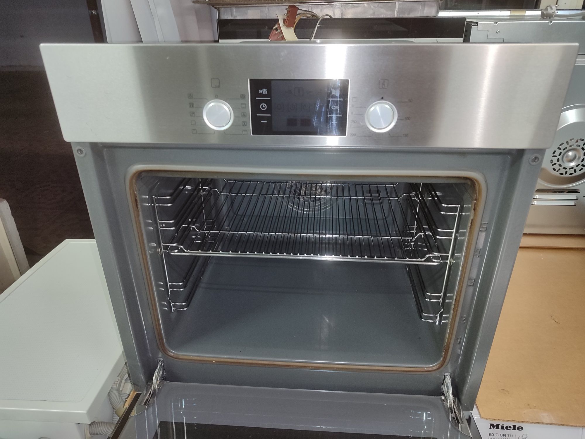 Фурна Bosch HBA34B550 - 10Функци + 10 автоматични програми.