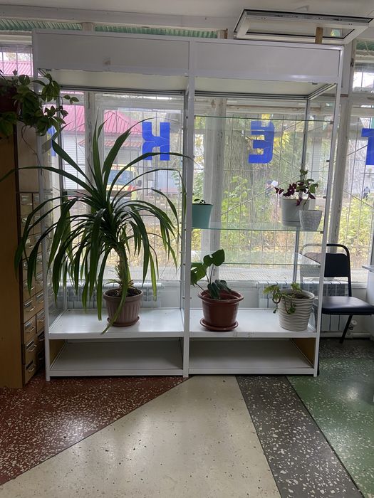 Продается витрина стеллажи 4 шт