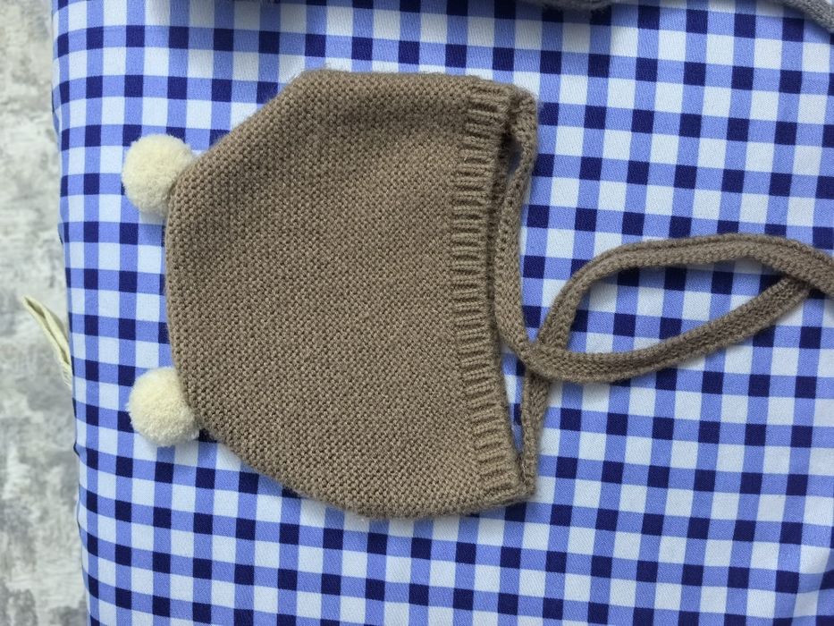 Set 2 caciuli , pt 3-6 luni