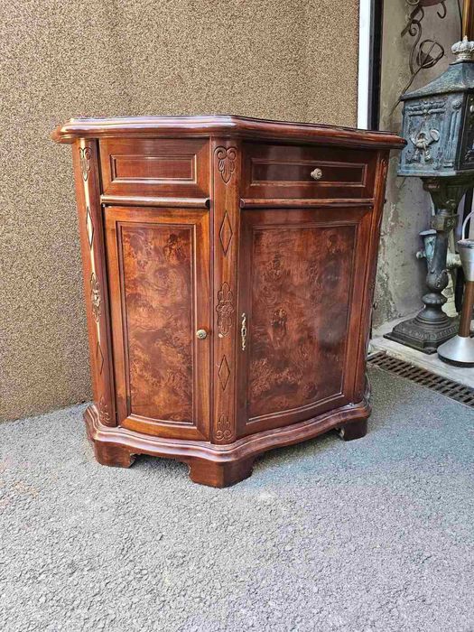 Конзолен шкаф с интарзия