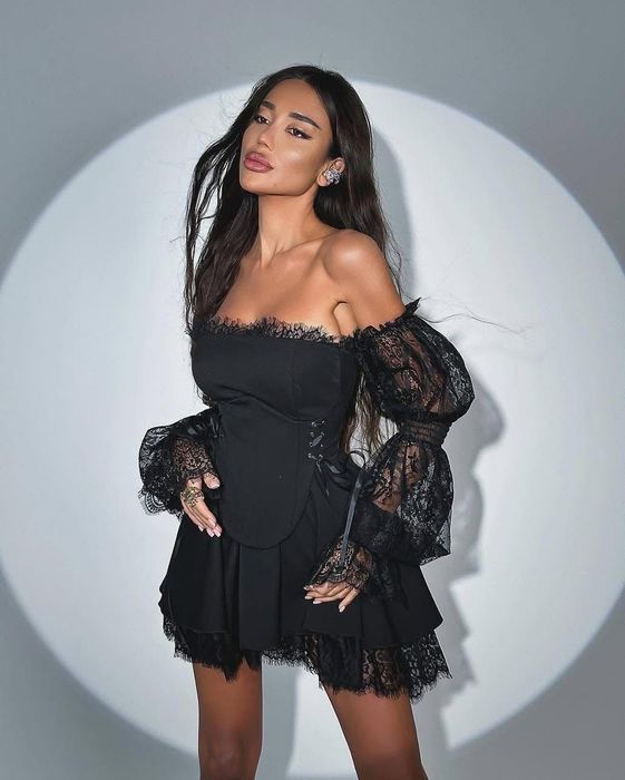 Рокля корсет с ръкави дантела