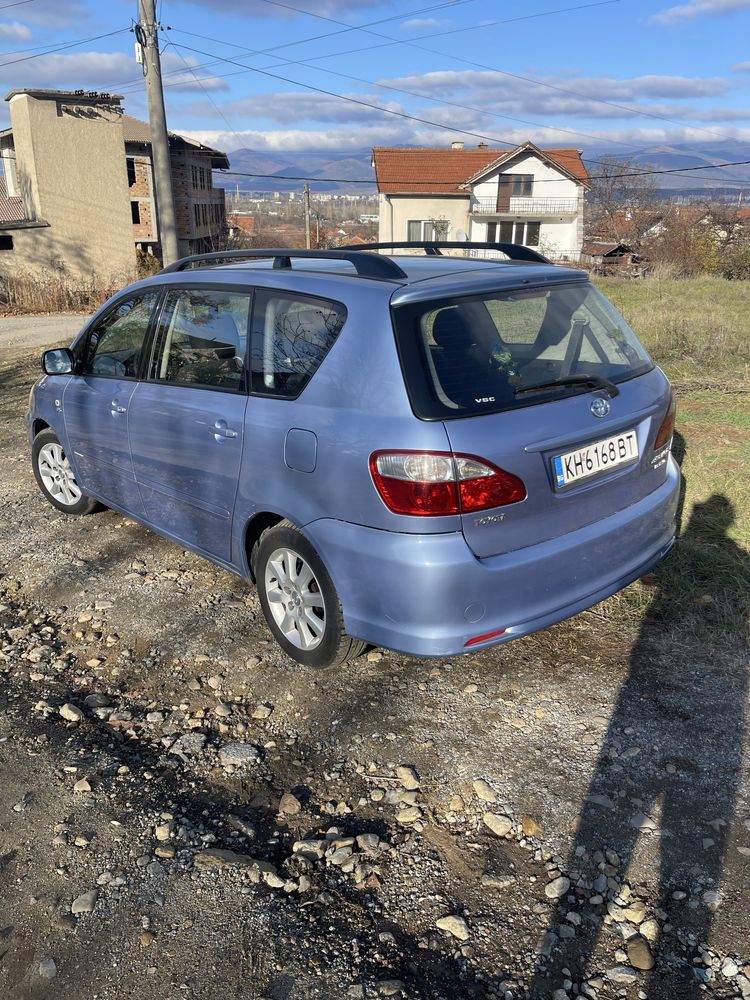 Лека кола Тойота Авенсис версо
