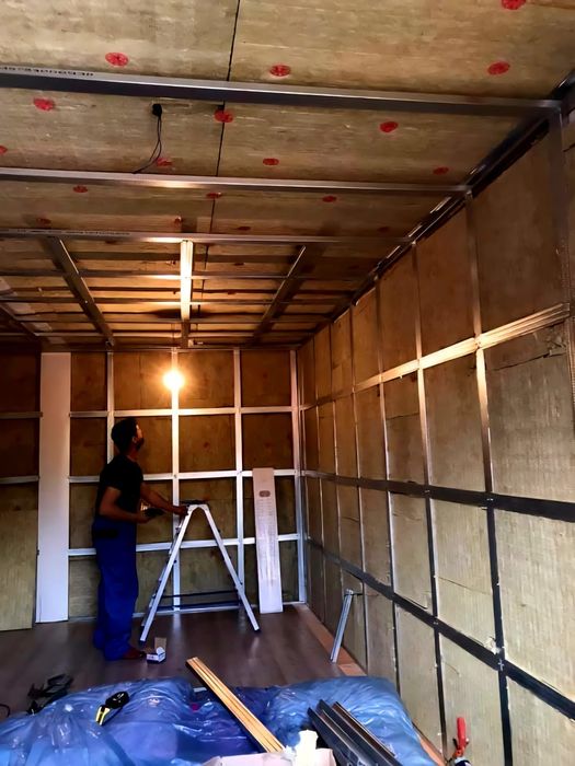 Doriți o casa din lemn, o cabana, o casă din container, garaje auto,