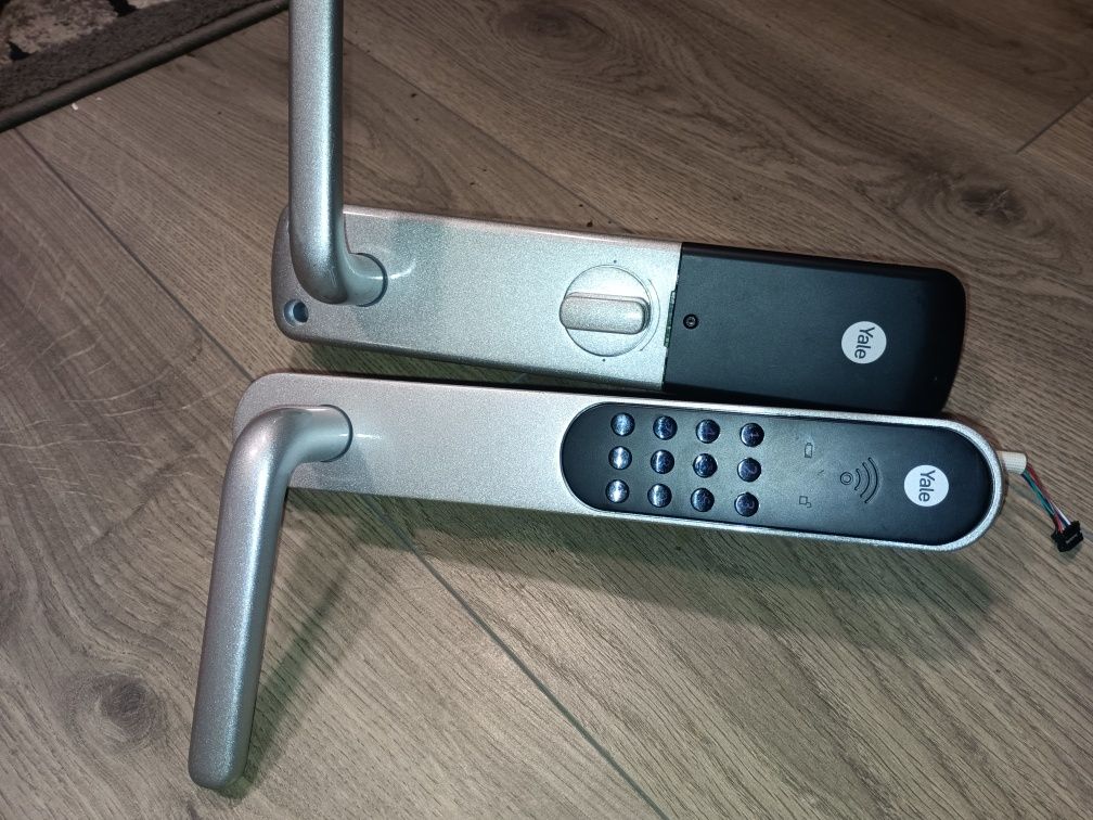 Incuietoare cu cod YALE v2n