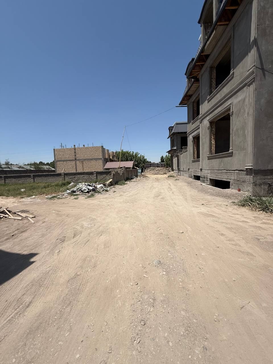 Алишеробод, продаётся земельный участок под строительство  4-сотки