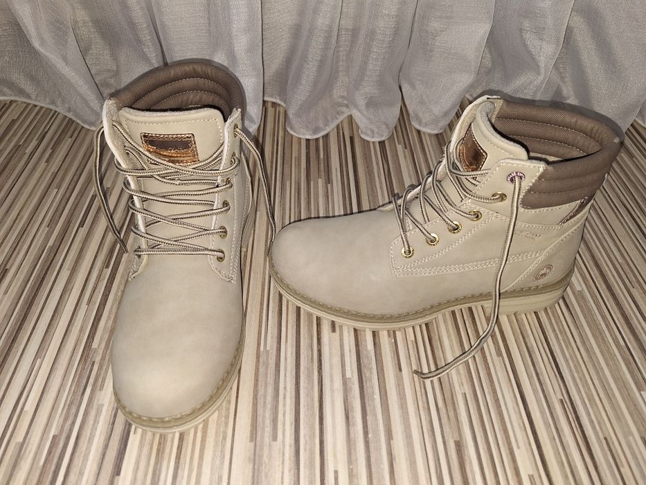 Ghete noi Seven Oaks mărime 38.