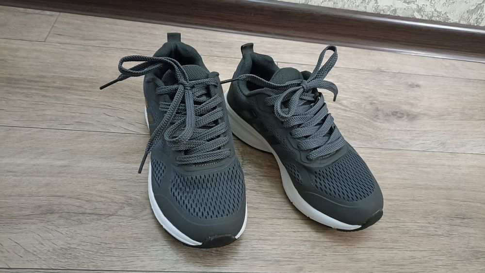 Продам кроссовки 35-36 размер