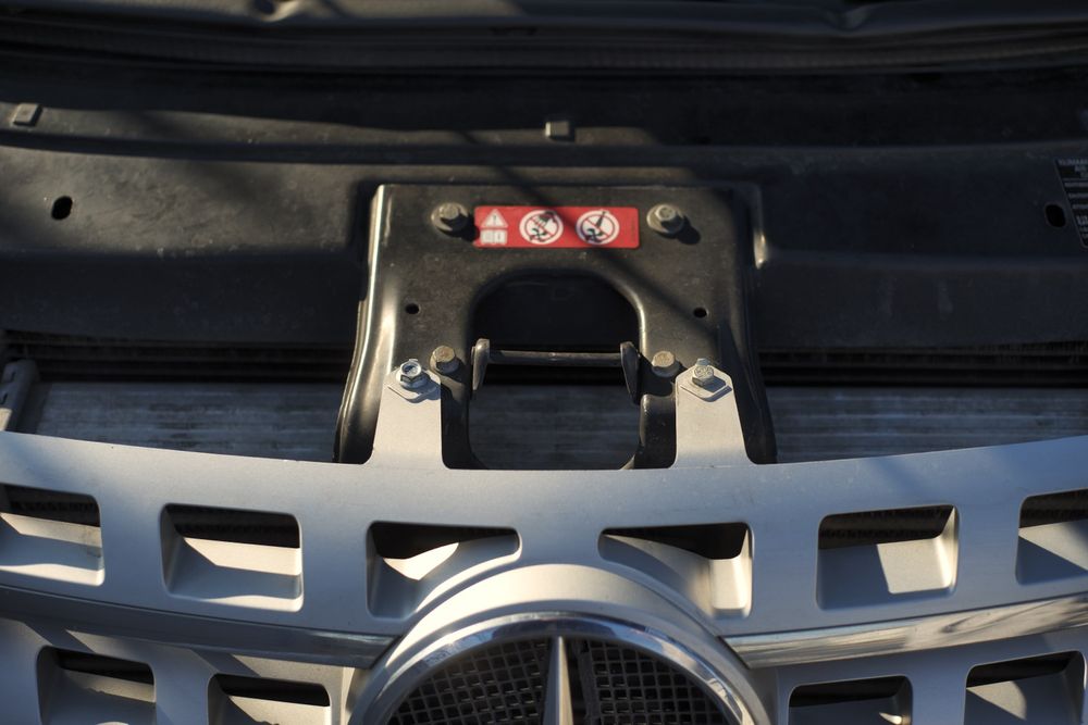 Grilă frontala grla bara grila capota Mercedes ML W164 bara capota usa