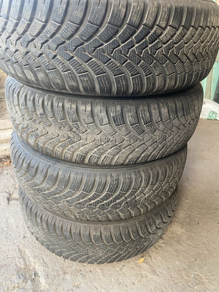 Гуми 195/65R15.