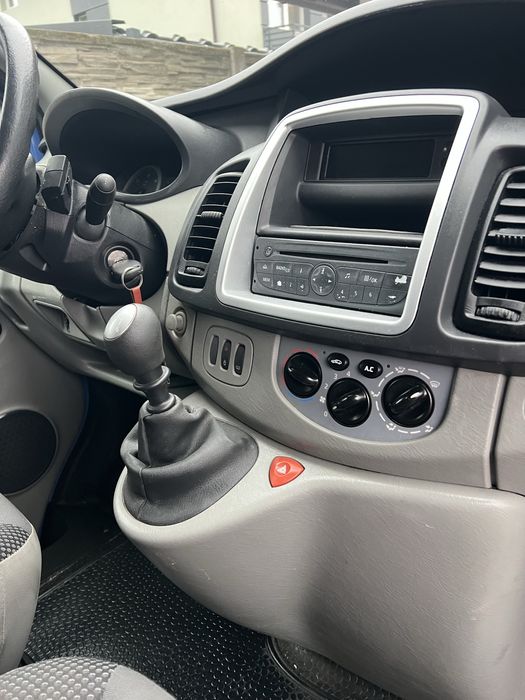 Opel Vivaro 3 locuri